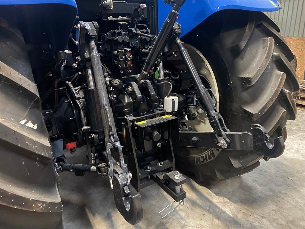 New Holland T7.215S STAGE V - Трактор: слика 2 New Holland T7.215S STAGE V - Трактор: слика 2
