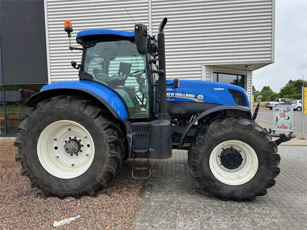 New Holland T7.270AC KEY - Трактор: слика 2 New Holland T7.270AC KEY - Трактор: слика 2