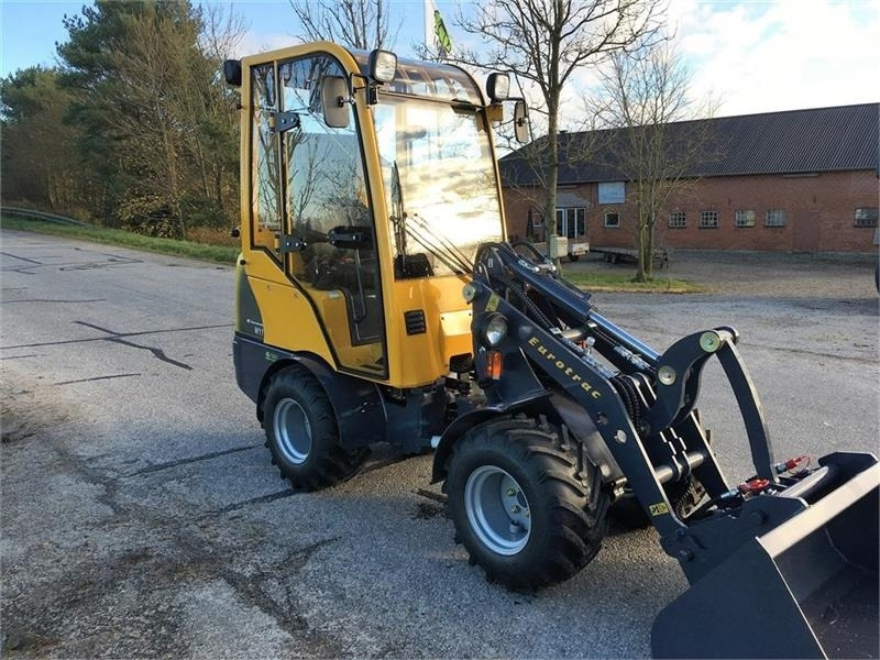 Eurotrac W11 Lav tårn og førerhus - Земјоделски натоварувач: слика 3 Eurotrac W11 Lav tårn og førerhus - Земјоделски натоварувач: слика 3