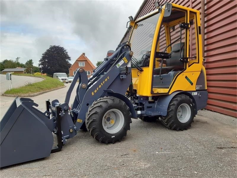 Eurotrac W11 med lang arm, førerhus, skovl og gafler - Земјоделски натоварувач: слика 4 Eurotrac W11 med lang arm, førerhus, skovl og gafler - Земјоделски натоварувач: слика 4