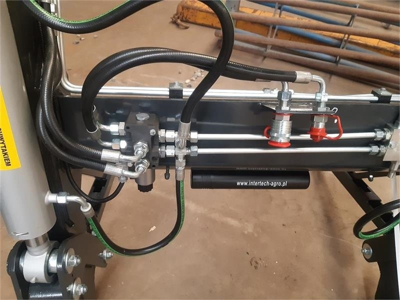 Inter-Tech 1600 - Преден утоварувач за трактор: слика 4 Inter-Tech 1600 - Преден утоварувач за трактор: слика 4