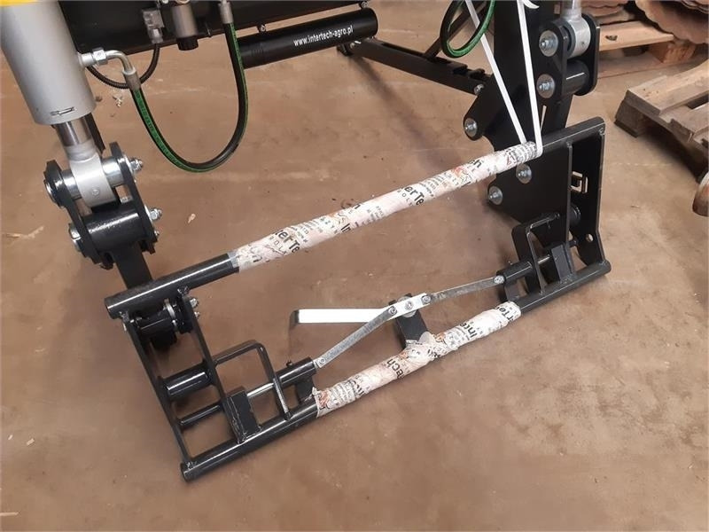 Inter-Tech 1600 - Преден утоварувач за трактор: слика 5 Inter-Tech 1600 - Преден утоварувач за трактор: слика 5