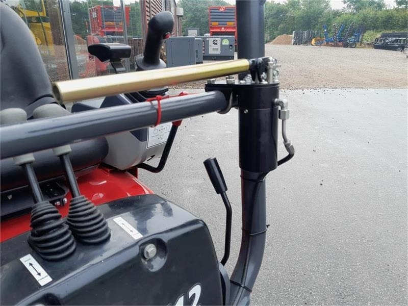 Мини багер Mole M12: слика 8