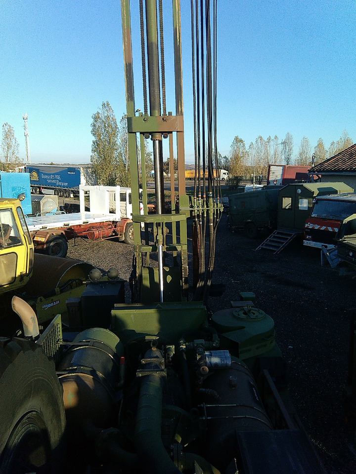 Foreuse sur camion 4х4 MFRD - Градежна машина: слика 3 Foreuse sur camion 4х4 MFRD - Градежна машина: слика 3