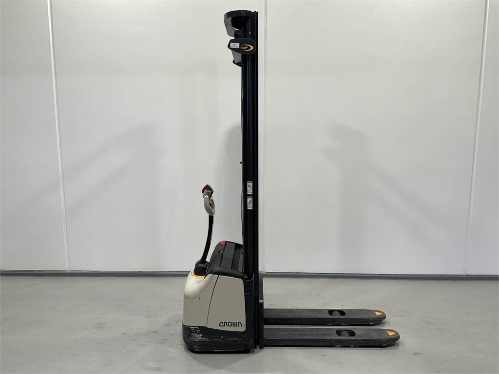 Crown WF3000-1,2 TF - Сложувач: слика 1 Crown WF3000-1,2 TF - Сложувач: слика 1