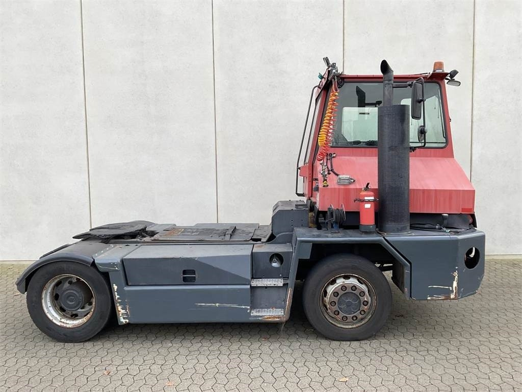 Kalmar TT2000 - Трактор на терминалот: слика 1 Kalmar TT2000 - Трактор на терминалот: слика 1