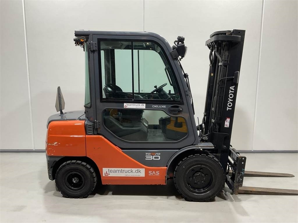 Toyota 52-8FDF30 - Дизел вилушкар: слика 1 Toyota 52-8FDF30 - Дизел вилушкар: слика 1