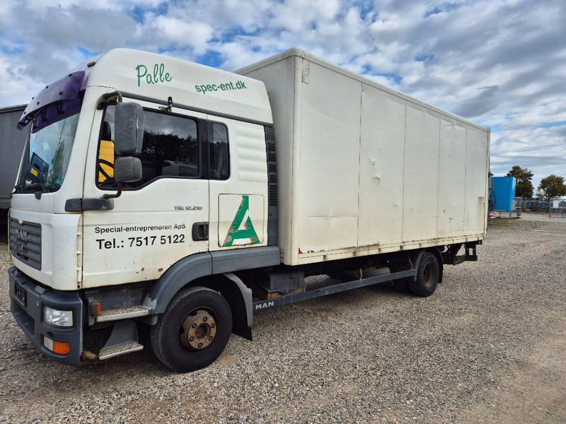 MAN TGL 10 / 12.180 4x2 with lift /ramp - Камион сандучар: слика 1 MAN TGL 10 / 12.180 4x2 with lift /ramp - Камион сандучар: слика 1