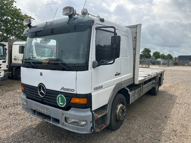 Mercedes-Benz Atego 1228 4x2 - Камион со платформа: слика 1 Mercedes-Benz Atego 1228 4x2 - Камион со платформа: слика 1