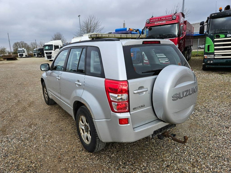 Suzuki Grand Vitara 2,0 GLX aut. Van 5d - Автомобил: слика 3 Suzuki Grand Vitara 2,0 GLX aut. Van 5d - Автомобил: слика 3