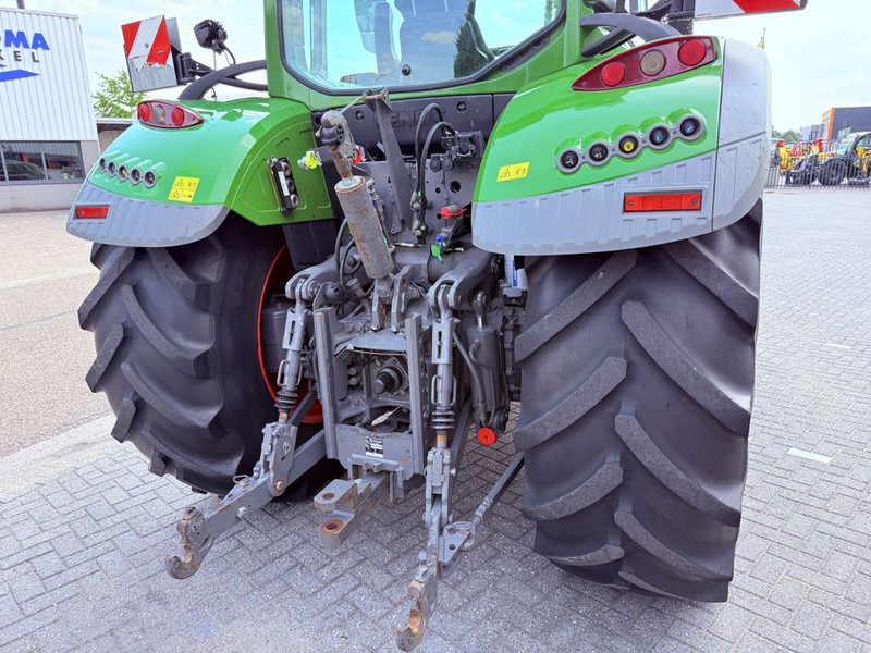 Fendt 718 Vario PowerPlus ONE - Трактор: слика 4 Fendt 718 Vario PowerPlus ONE - Трактор: слика 4