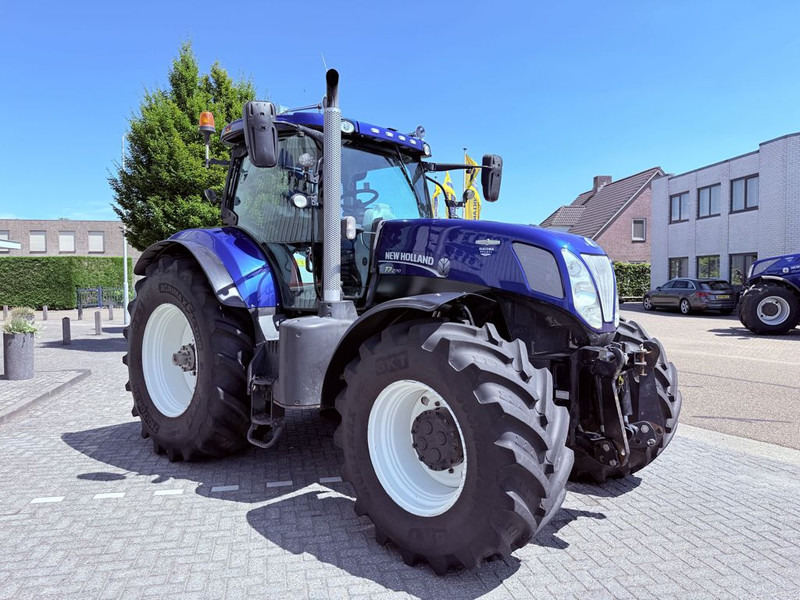 New Holland T7.270 AC - Трактор: слика 2 New Holland T7.270 AC - Трактор: слика 2