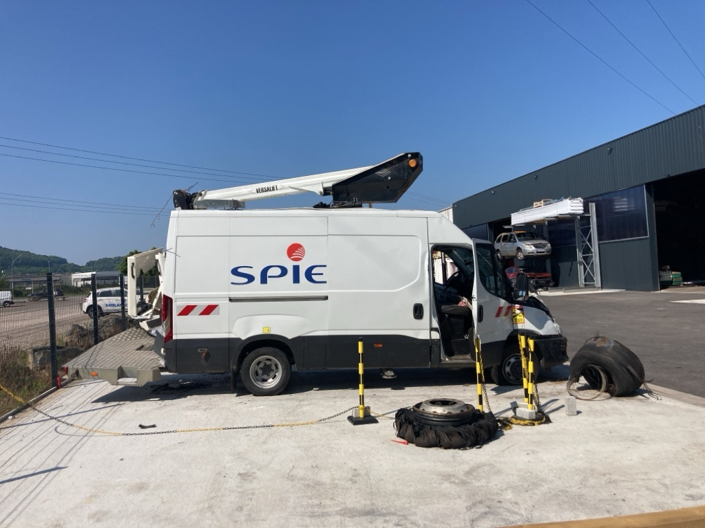 IVECO DAILY FOURGON  50C18 - Камион со подигачка кошница: слика 2 IVECO DAILY FOURGON  50C18 - Камион со подигачка кошница: слика 2