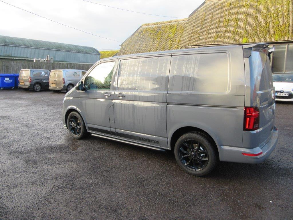 2025 Volkswagen Transporter Black Edition 2.0 BiDI 204 Sportline - Товарно комбе: слика 5 2025 Volkswagen Transporter Black Edition 2.0 BiDI 204 Sportline - Товарно комбе: слика 5