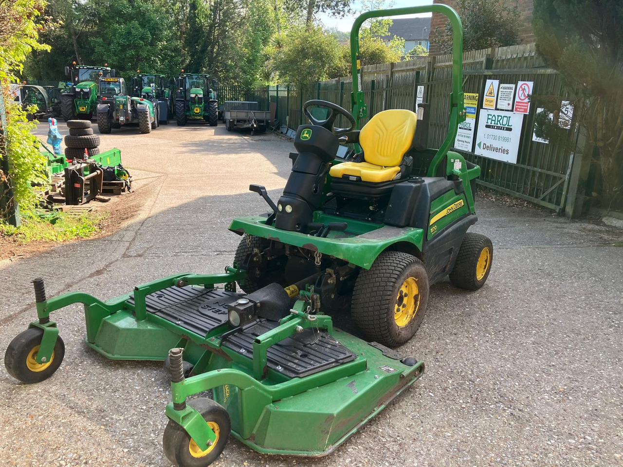 John Deere 1570 Commercial Outfront with 72 inch rear discharge deck - Градинарска косилка: слика 2 John Deere 1570 Commercial Outfront with 72 inch rear discharge deck - Градинарска косилка: слика 2