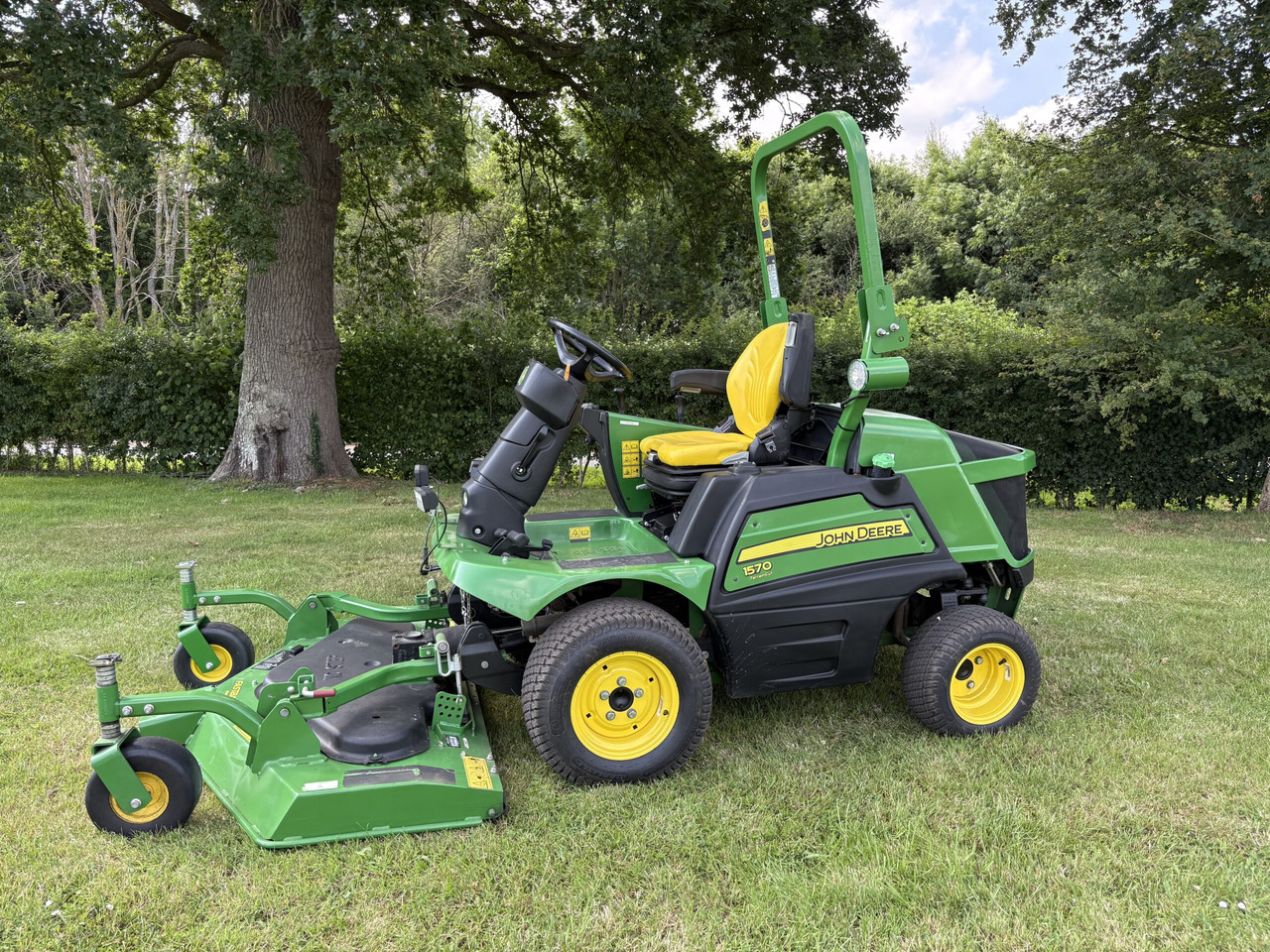 John Deere 1570 Out-Front Mower - Градинарска косилка: слика 1 John Deere 1570 Out-Front Mower - Градинарска косилка: слика 1