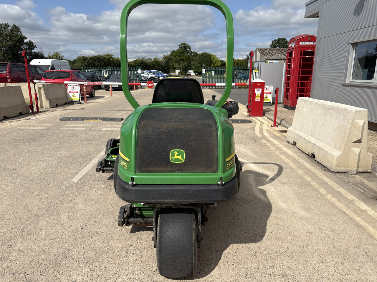 John Deere 2500E Greens Triple - Градинарска косилка: слика 3 John Deere 2500E Greens Triple - Градинарска косилка: слика 3