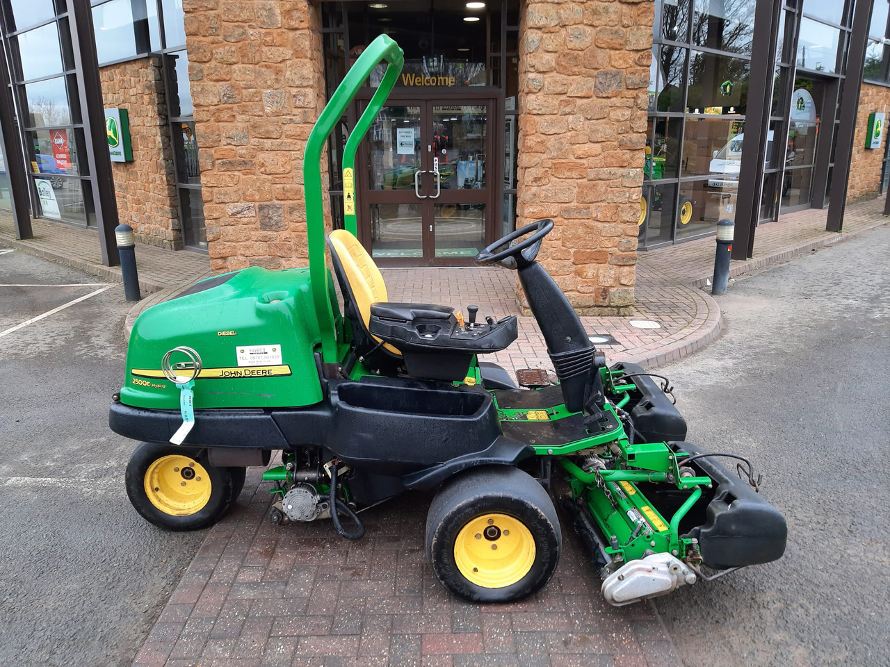 John Deere 2500E greens triple mower - Градинарска косилка: слика 2 John Deere 2500E greens triple mower - Градинарска косилка: слика 2