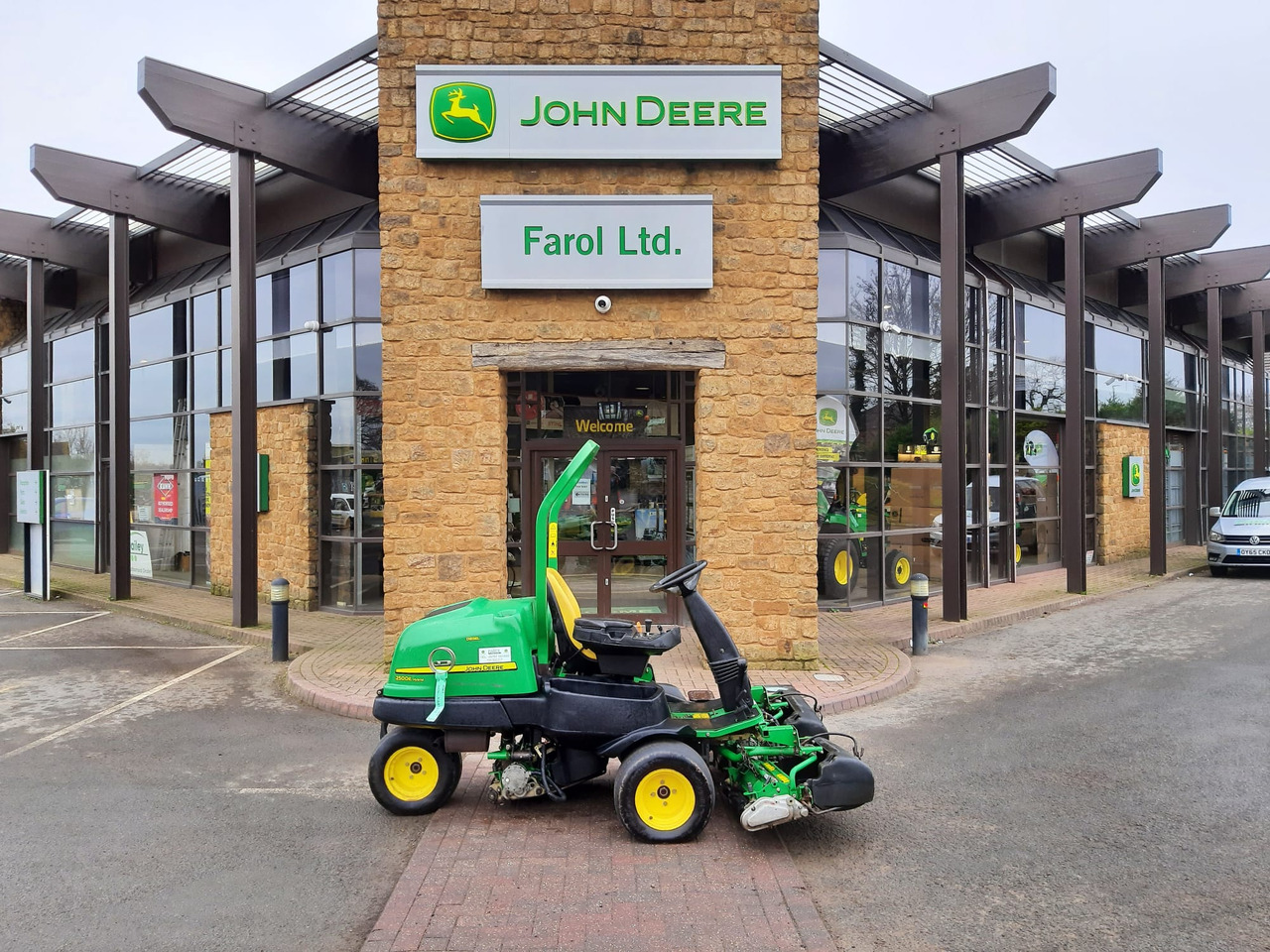 John Deere 2500E greens triple mower - Градинарска косилка: слика 1 John Deere 2500E greens triple mower - Градинарска косилка: слика 1