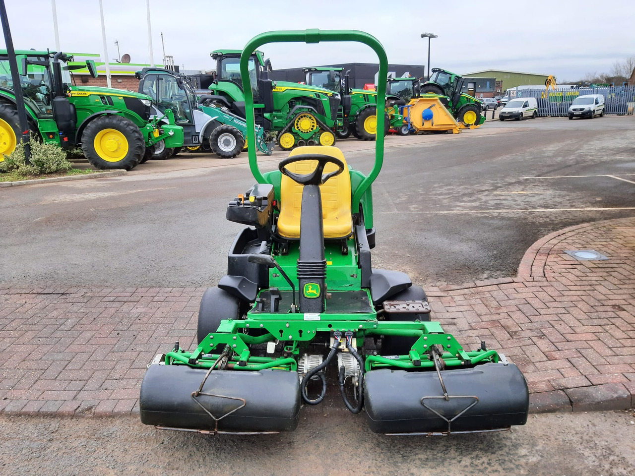 John Deere 2500E greens triple mower - Градинарска косилка: слика 4 John Deere 2500E greens triple mower - Градинарска косилка: слика 4