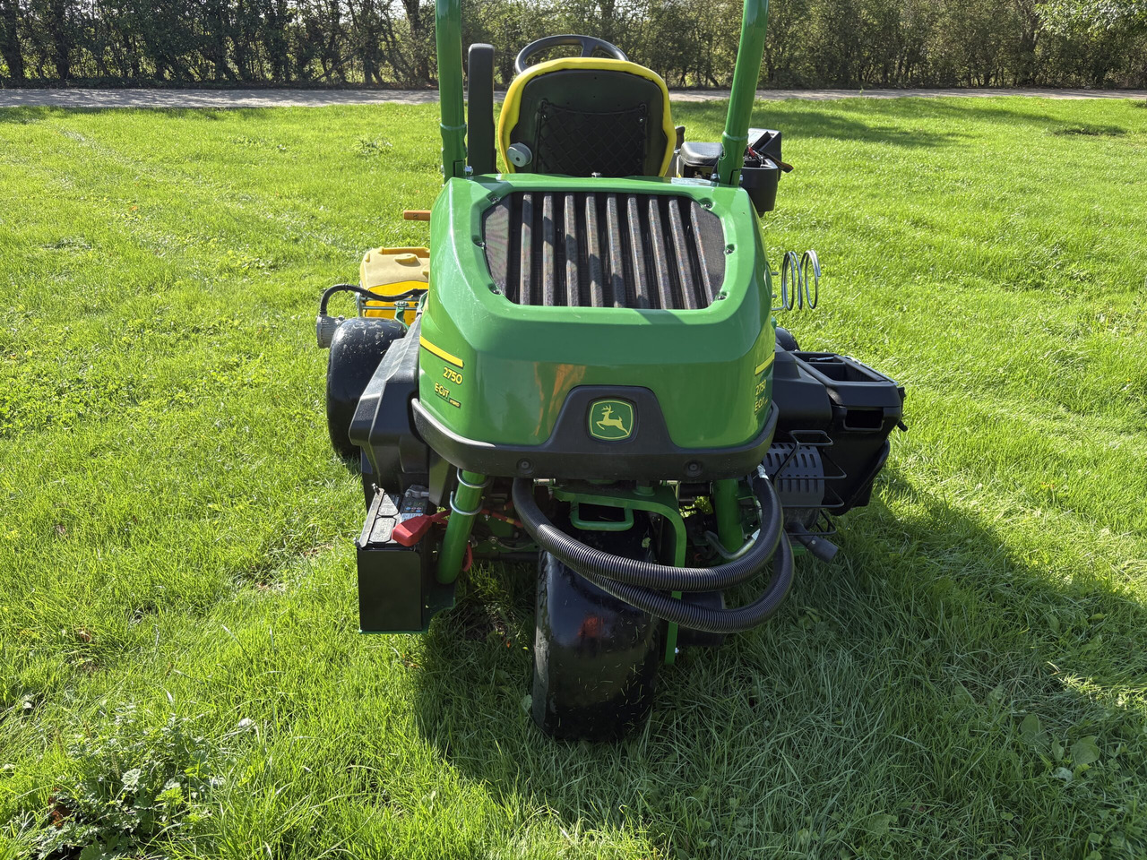 John Deere 2750E Triple Mower - Градинарска косилка: слика 4 John Deere 2750E Triple Mower - Градинарска косилка: слика 4
