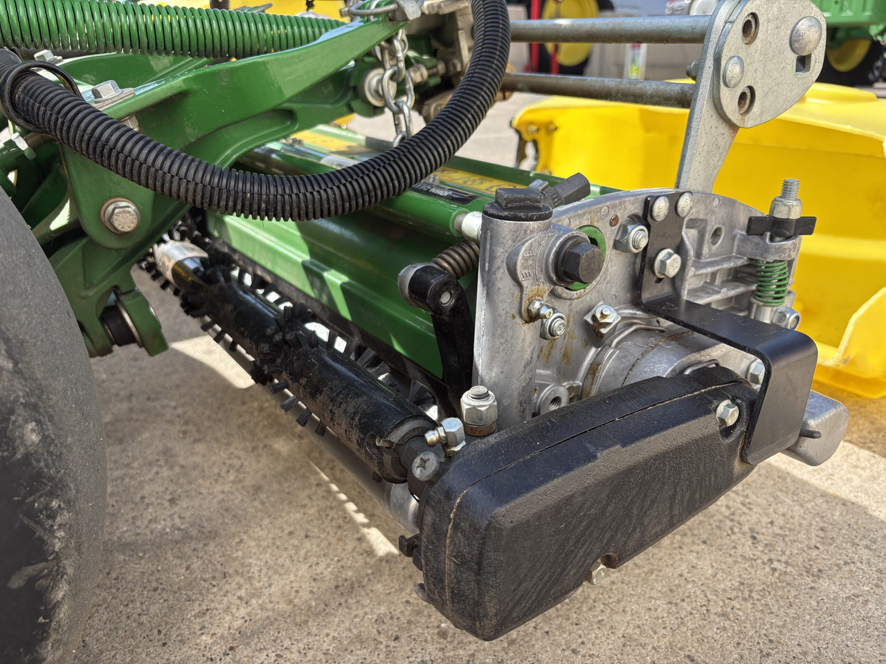 John Deere 2750E Triplex mower - Градинарска косилка: слика 4 John Deere 2750E Triplex mower - Градинарска косилка: слика 4