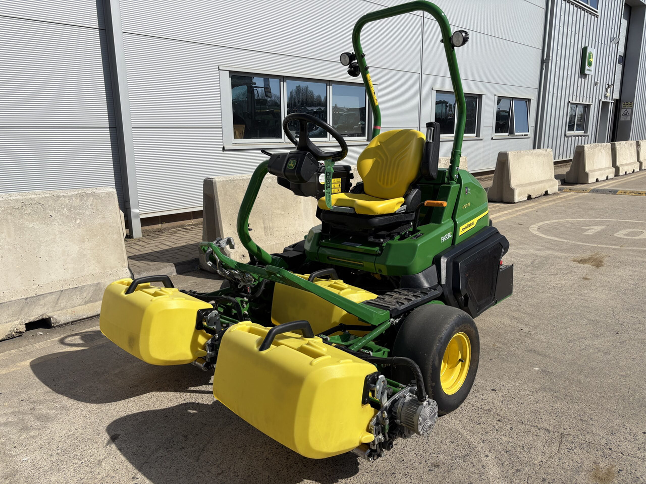 John Deere 2750E Triplex mower - Градинарска косилка: слика 2 John Deere 2750E Triplex mower - Градинарска косилка: слика 2