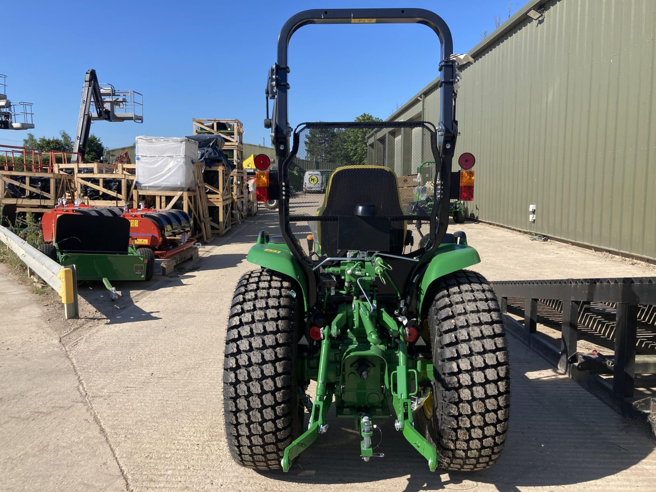 John Deere 3039R compact tractor - Мини трактор: слика 4 John Deere 3039R compact tractor - Мини трактор: слика 4