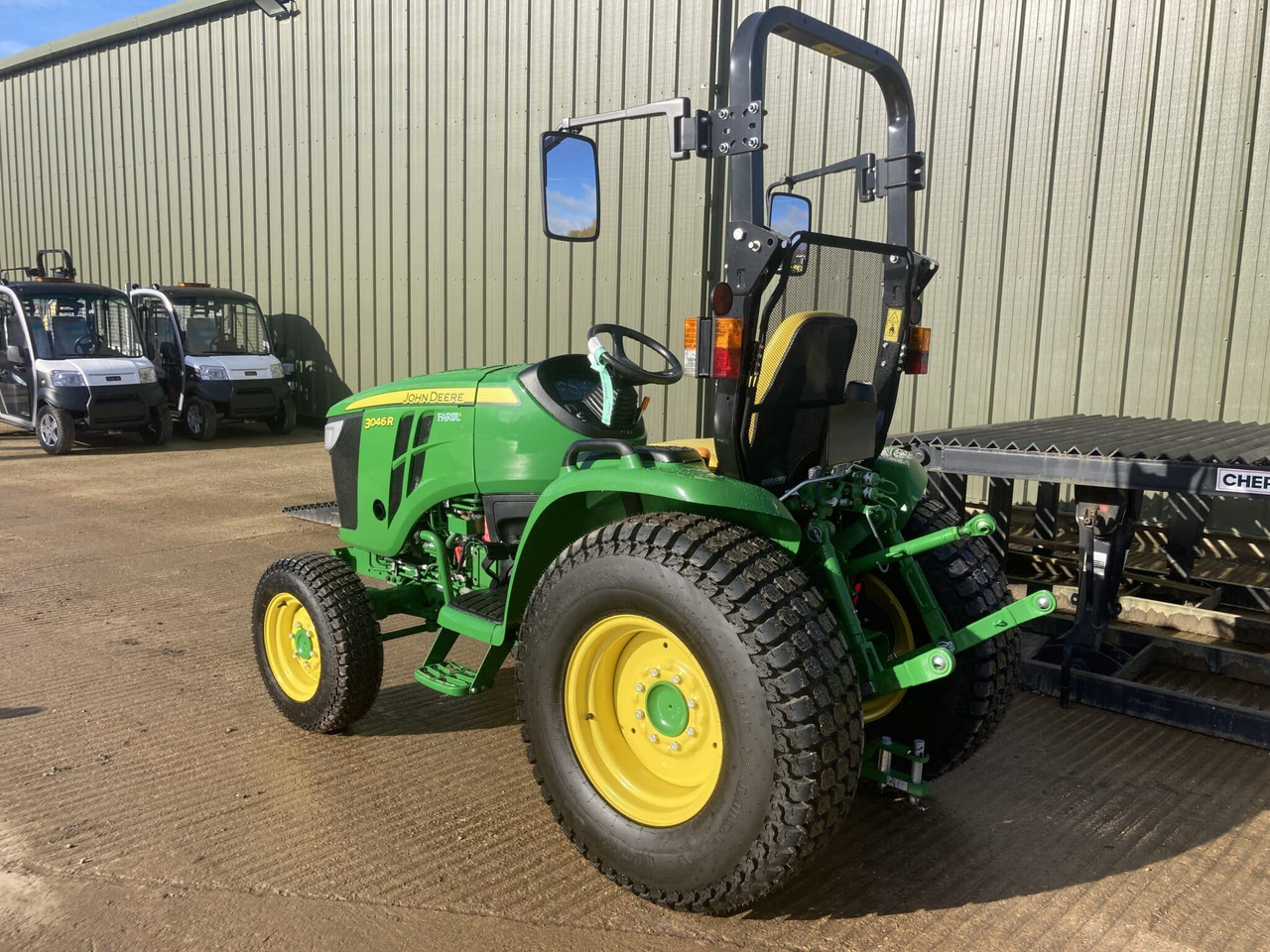 John Deere 3046R compact tractor - Мини трактор: слика 3 John Deere 3046R compact tractor - Мини трактор: слика 3
