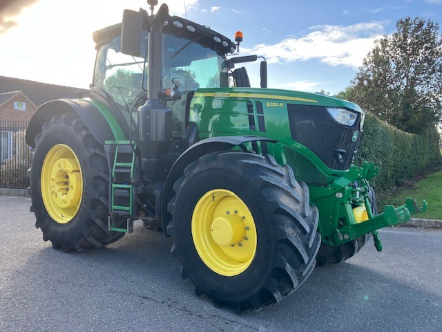 John Deere 6250R - Трактор: слика 1 John Deere 6250R - Трактор: слика 1