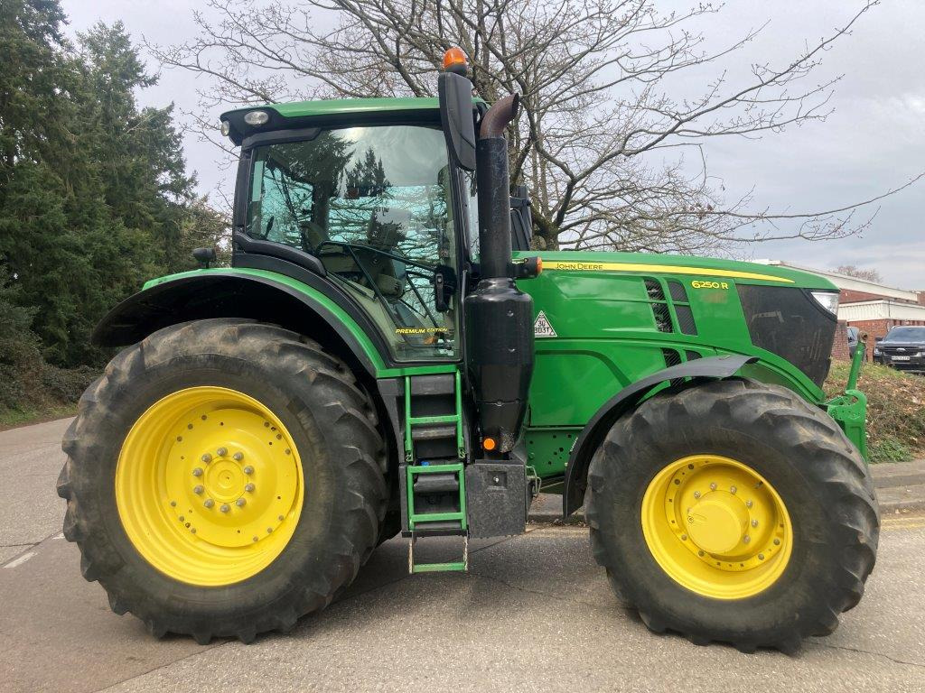 John Deere 6250R - Трактор: слика 1 John Deere 6250R - Трактор: слика 1