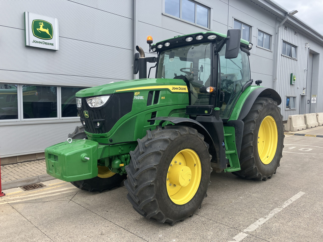 John Deere 6R 155 - Трактор: слика 1 John Deere 6R 155 - Трактор: слика 1