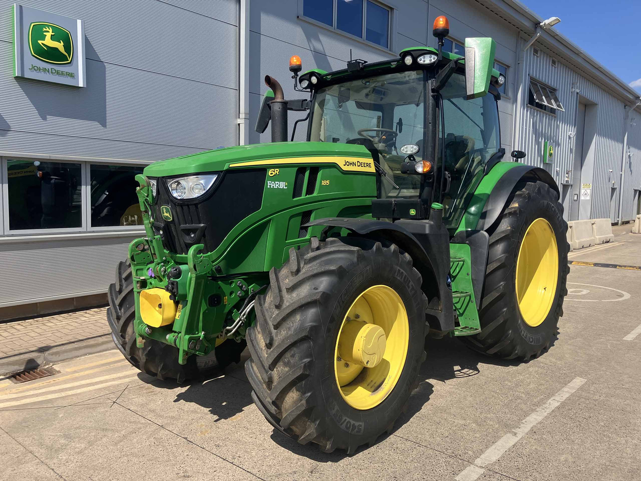 John Deere 6R 185 - Трактор: слика 1 John Deere 6R 185 - Трактор: слика 1