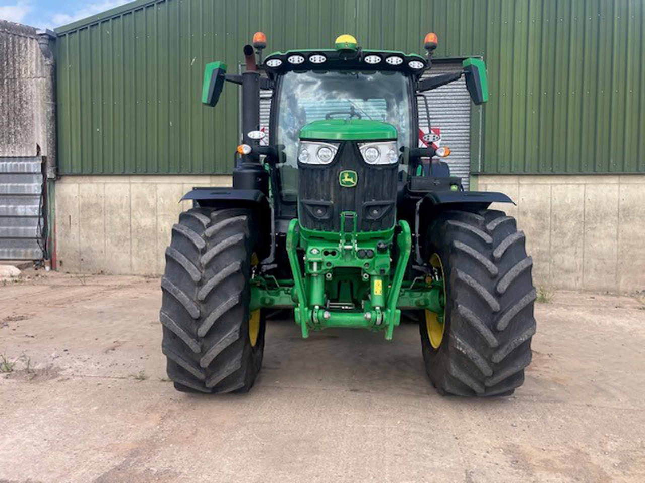 John Deere 6R 215 - Трактор: слика 3 John Deere 6R 215 - Трактор: слика 3