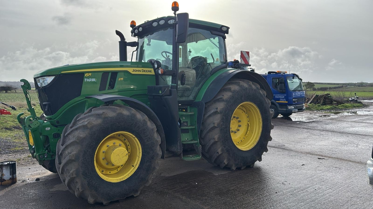 John Deere 6R 215 - Трактор: слика 1 John Deere 6R 215 - Трактор: слика 1