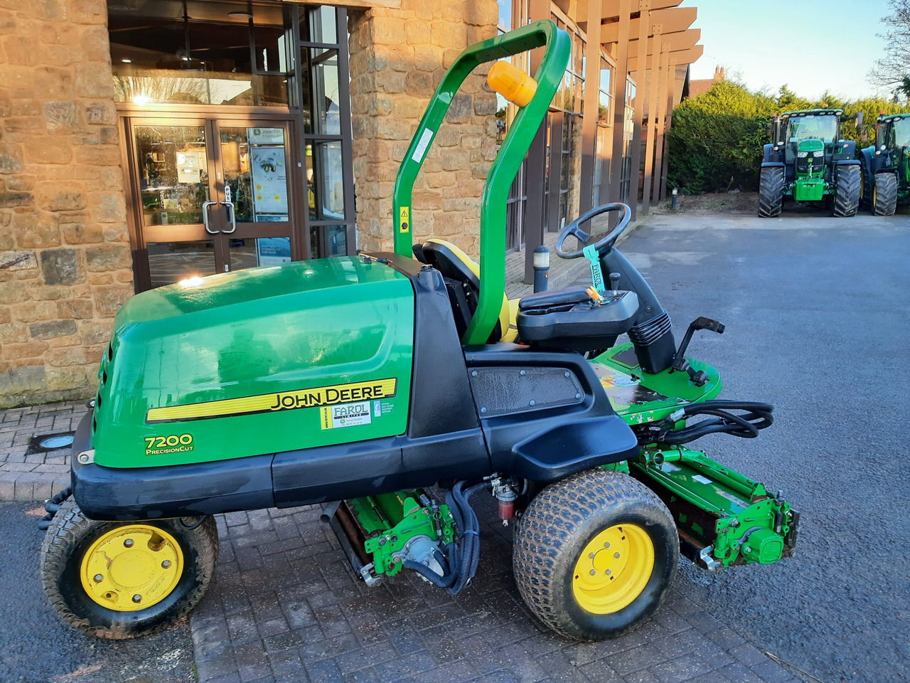 John Deere 7200 utility triple mower - Градинарска косилка: слика 4 John Deere 7200 utility triple mower - Градинарска косилка: слика 4