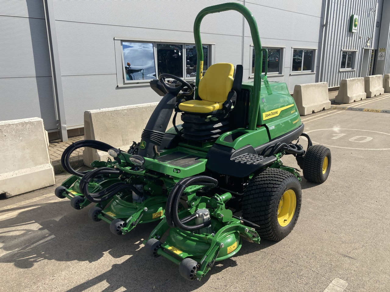John Deere 8800A 5 pod rotary mower - Градинарска косилка: слика 1 John Deere 8800A 5 pod rotary mower - Градинарска косилка: слика 1