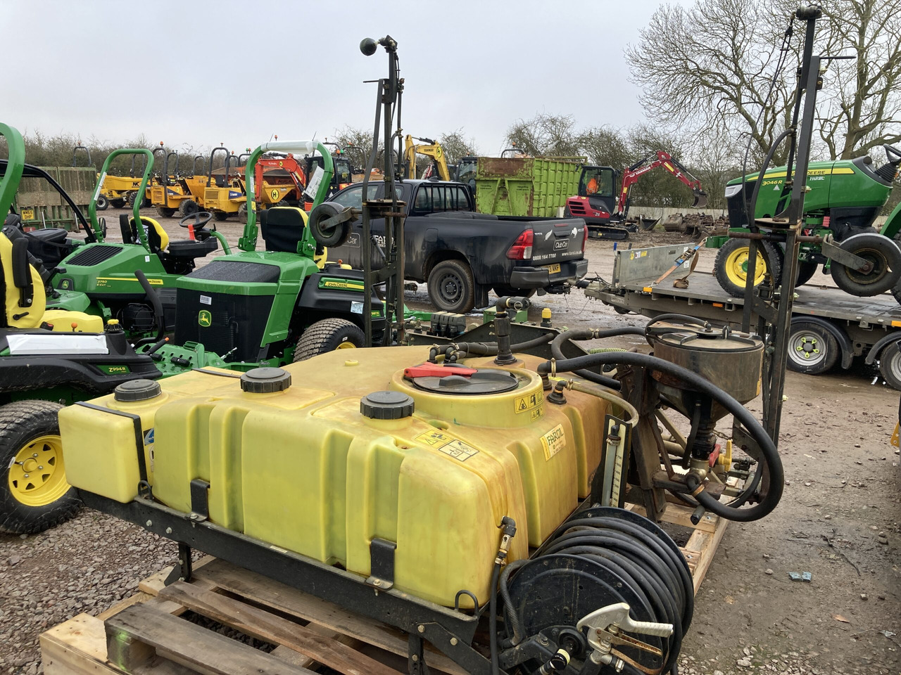 John Deere HD200 de-mount sprayer - Градинарска опрема: слика 1 John Deere HD200 de-mount sprayer - Градинарска опрема: слика 1