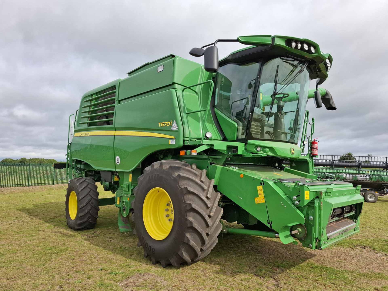 John Deere T670 - Комбајн: слика 1 John Deere T670 - Комбајн: слика 1