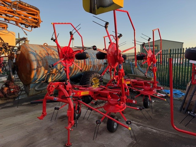 Kuhn GF502 Tedder - Превртувач и гребло: слика 1 Kuhn GF502 Tedder - Превртувач и гребло: слика 1