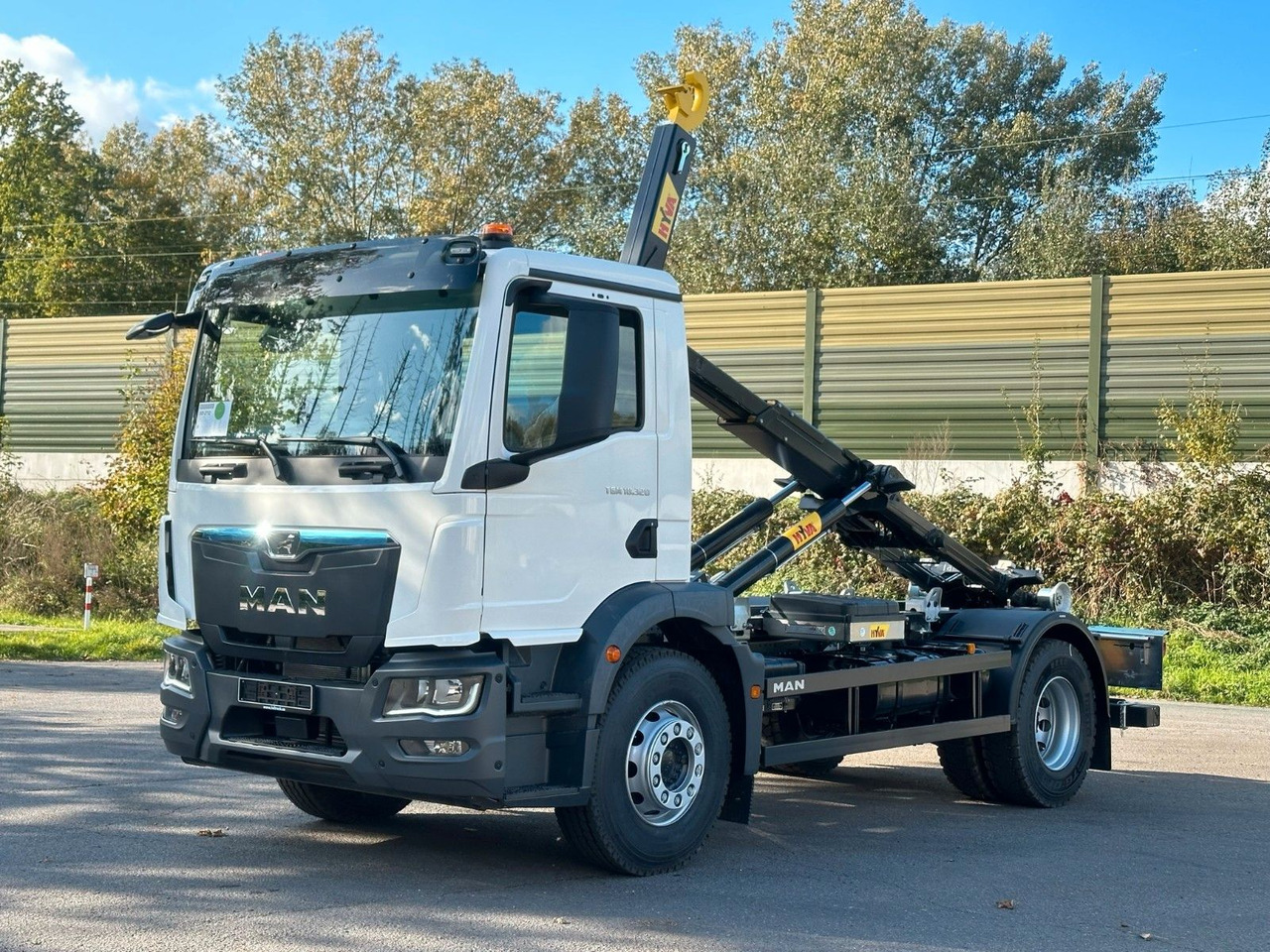 MAN TGM 18.320 4x2 Euro 6e Hyva 12-45 - Камион со кука за подигање, Камион со кран: слика 1 MAN TGM 18.320 4x2 Euro 6e Hyva 12-45 - Камион со кука за подигање, Камион со кран: слика 1