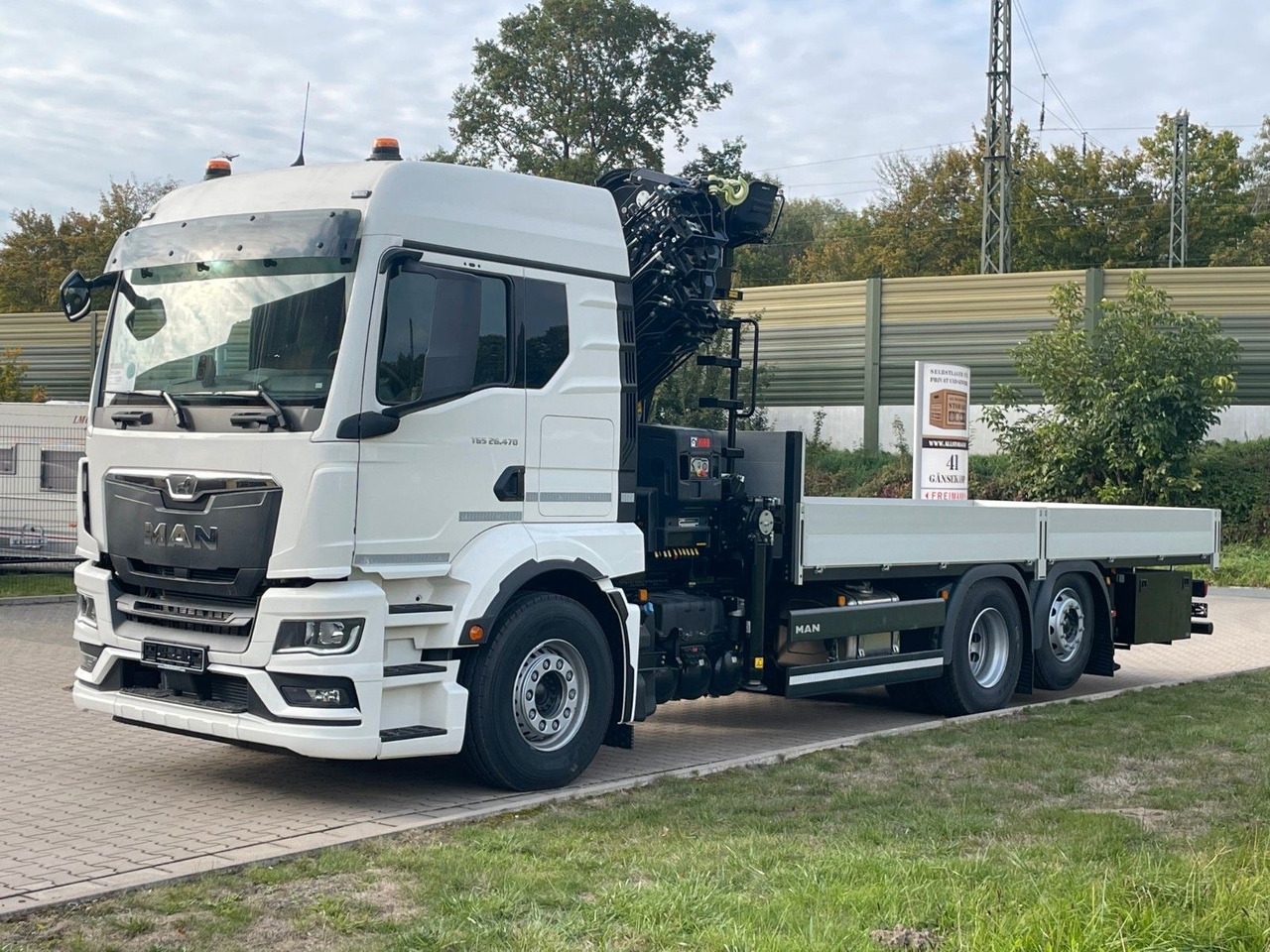 MAN TGS 26.480 /6X Hiab X-HIRRO 302 E-6 JIB 70x4 - Камион со платформа, Камион со кран: слика 1 MAN TGS 26.480 /6X Hiab X-HIRRO 302 E-6 JIB 70x4 - Камион со платформа, Камион со кран: слика 1