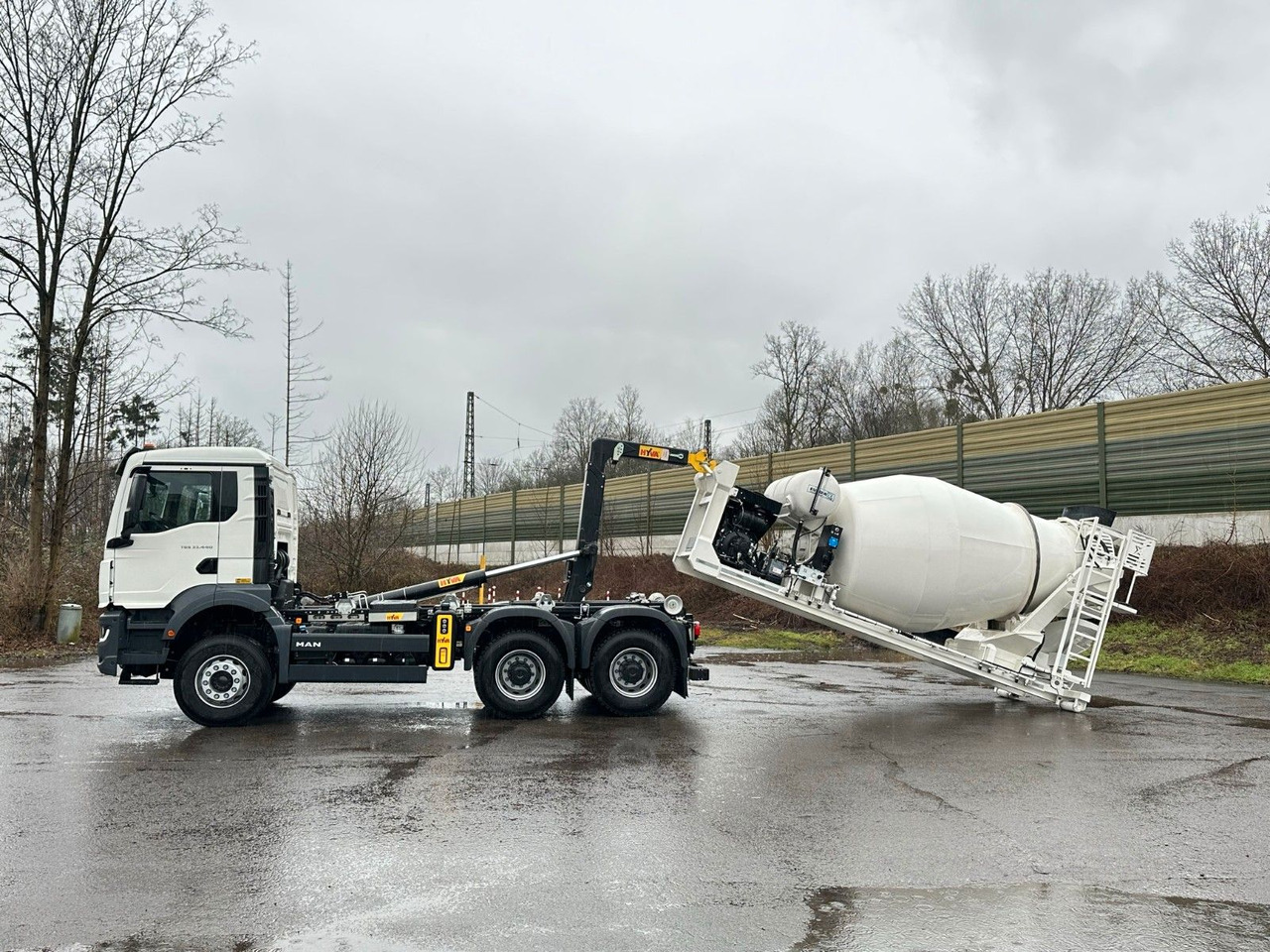 MAN TGS 33.440 6x4 Euro6e Abroller + Fahrmischer - Камион со кука за подигање, Камион со кран: слика 1 MAN TGS 33.440 6x4 Euro6e Abroller + Fahrmischer - Камион со кука за подигање, Камион со кран: слика 1