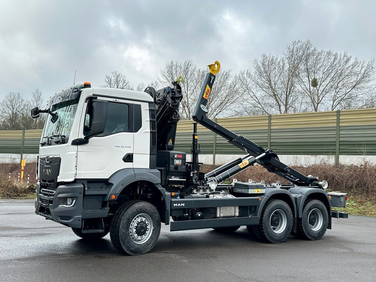 Камион со кука за подигање, Камион со кран MAN TGS 33.440 6x6 BB Abrollkipper+Kran Hiab 228-6: слика 14