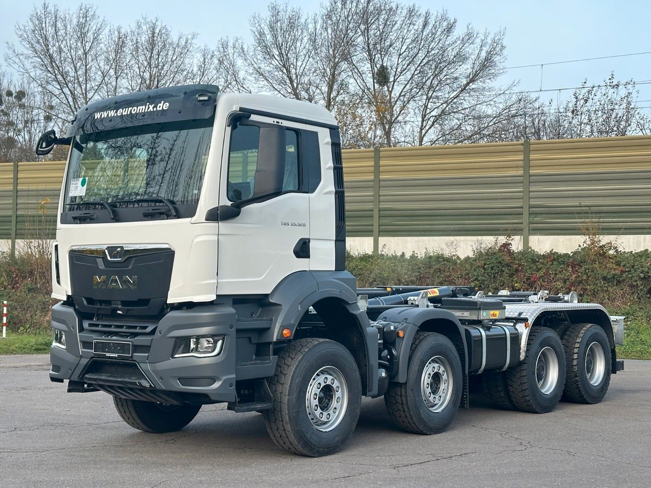 MAN TGS 35.520 8x4 Euro6e Hyva 26-55 Abrollkipper - Камион со кука за подигање: слика 2 MAN TGS 35.520 8x4 Euro6e Hyva 26-55 Abrollkipper - Камион со кука за подигање: слика 2