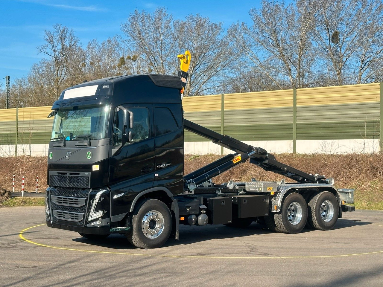 Volvo FH 540 6x4 Abrollkipper Hyva 20-60 - Камион со кука за подигање, Камион со кран: слика 1 Volvo FH 540 6x4 Abrollkipper Hyva 20-60 - Камион со кука за подигање, Камион со кран: слика 1