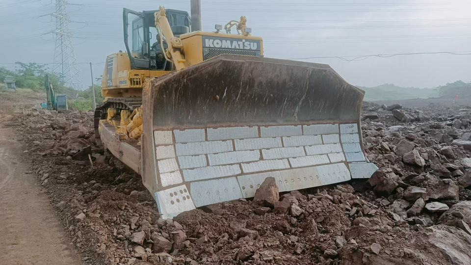 Bulldozer Prices Used Bulldozer Market Used Caterpillar D5 D6 D7 komatsu 155a 375 Kenya Used Equipment Market Cheap Bulldozer - Булдожер: слика 2 Bulldozer Prices Used Bulldozer Market Used Caterpillar D5 D6 D7 komatsu 155a 375 Kenya Used Equipment Market Cheap Bulldozer - Булдожер: слика 2