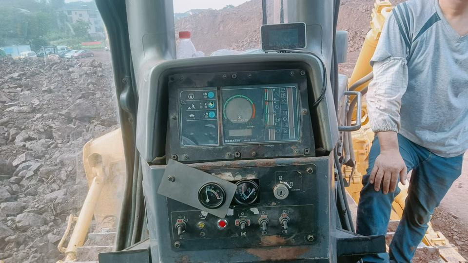Bulldozer Prices Used Bulldozer Market Used Caterpillar D5 D6 D7 komatsu 155a 375 Kenya Used Equipment Market Cheap Bulldozer - Булдожер: слика 5 Bulldozer Prices Used Bulldozer Market Used Caterpillar D5 D6 D7 komatsu 155a 375 Kenya Used Equipment Market Cheap Bulldozer - Булдожер: слика 5
