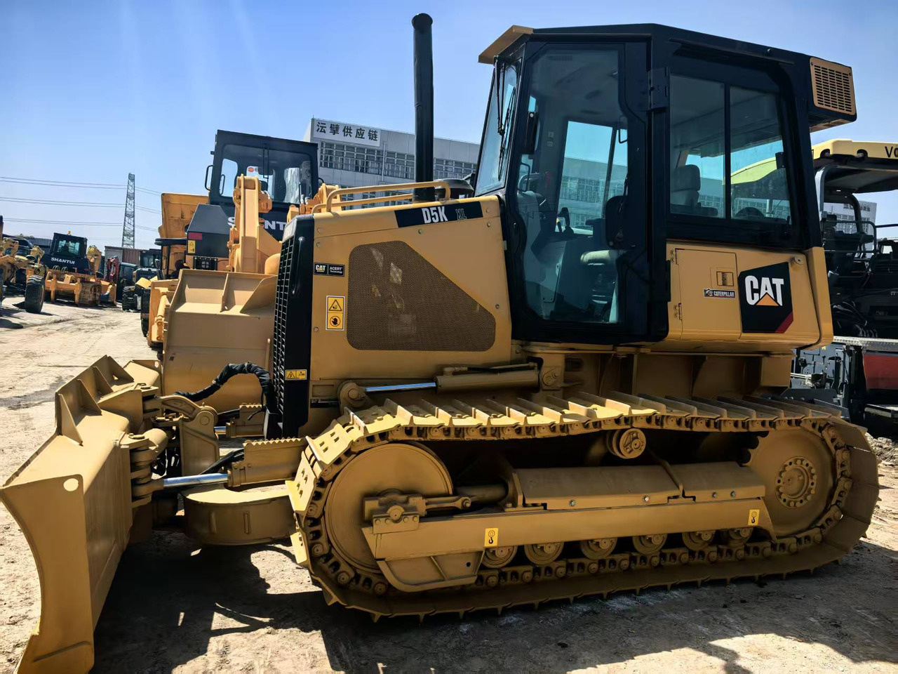 CATERPILLAR D5K - Булдожер: слика 1 CATERPILLAR D5K - Булдожер: слика 1