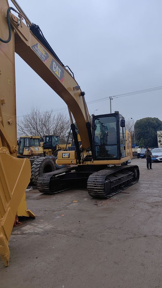Good Sale USED Excavator Cat CAT 320 20 Ton Mini Excavator China Makes Carter Excavators - Багер гасеничар: слика 2 Good Sale USED Excavator Cat CAT 320 20 Ton Mini Excavator China Makes Carter Excavators - Багер гасеничар: слика 2